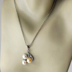 Three Pearl Pendant Necklace